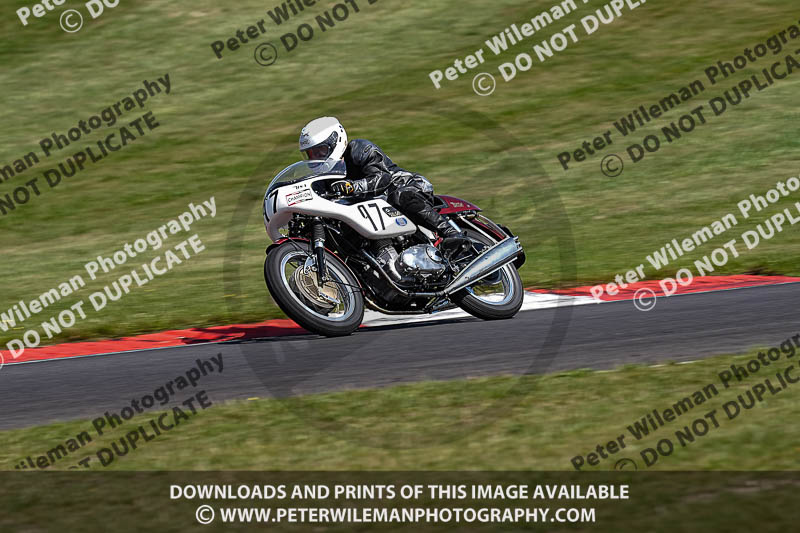 Vintage motorcycle club;eventdigitalimages;mallory park;mallory park trackday photographs;no limits trackdays;peter wileman photography;trackday digital images;trackday photos;vmcc festival 1000 bikes photographs